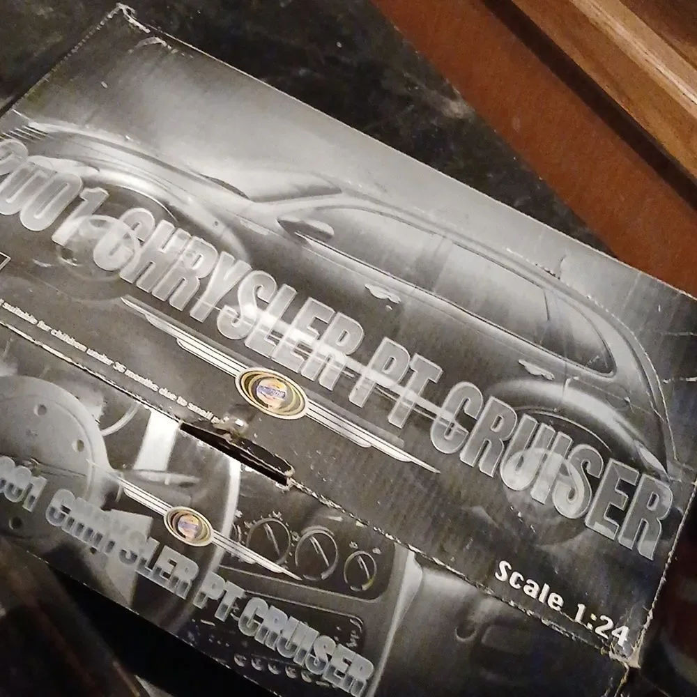 🤠2001 CHRYSLER PT CRUISER Die Cast 1:24 Scale Black Car